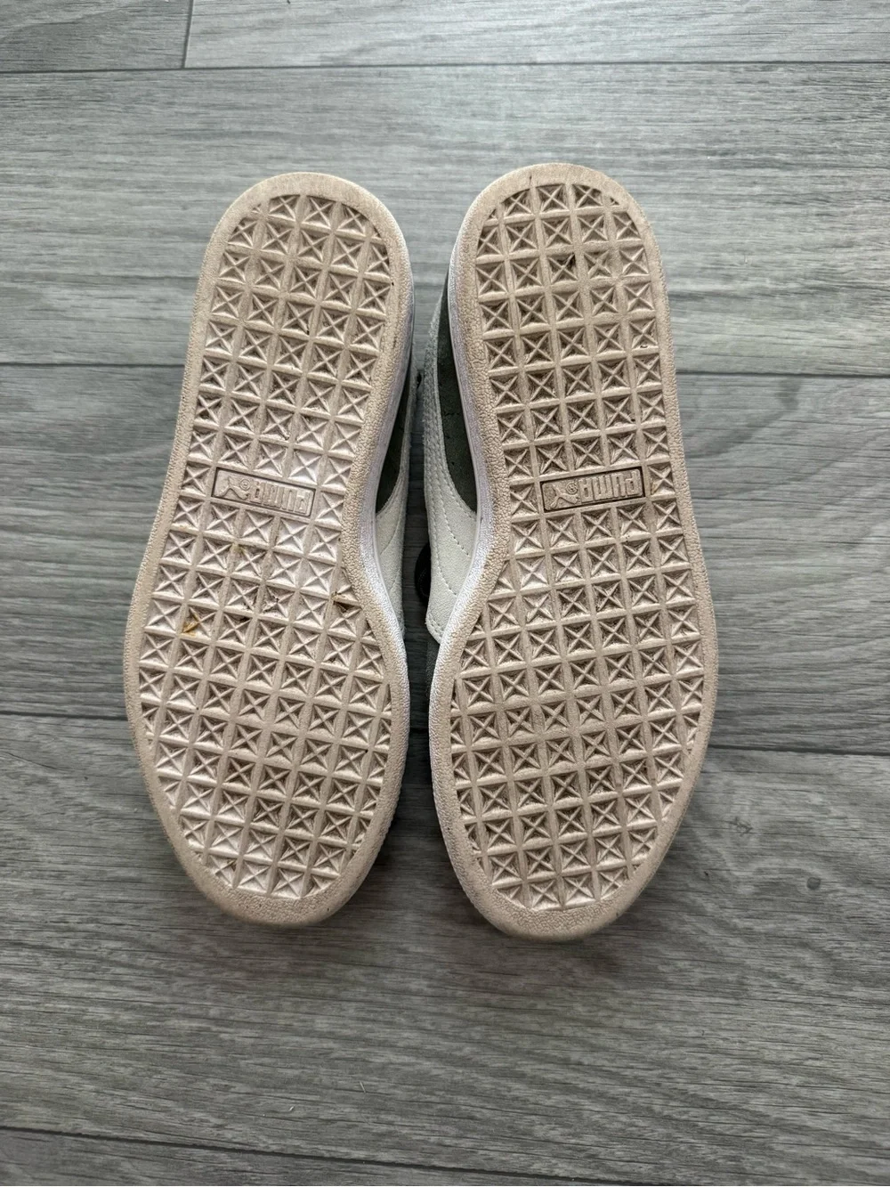 Womens Puma suede shoes